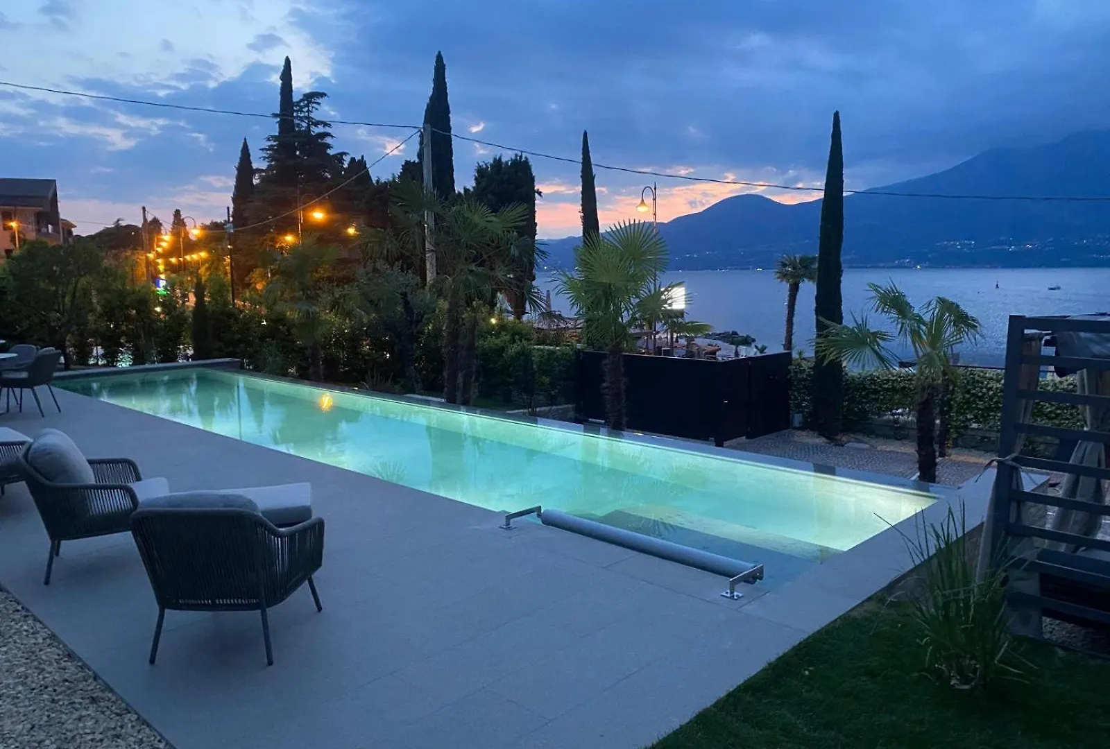 New Opening!! Luxury Apartments La Baia トッリ・デル・ベーナコ 0*,  イタリア