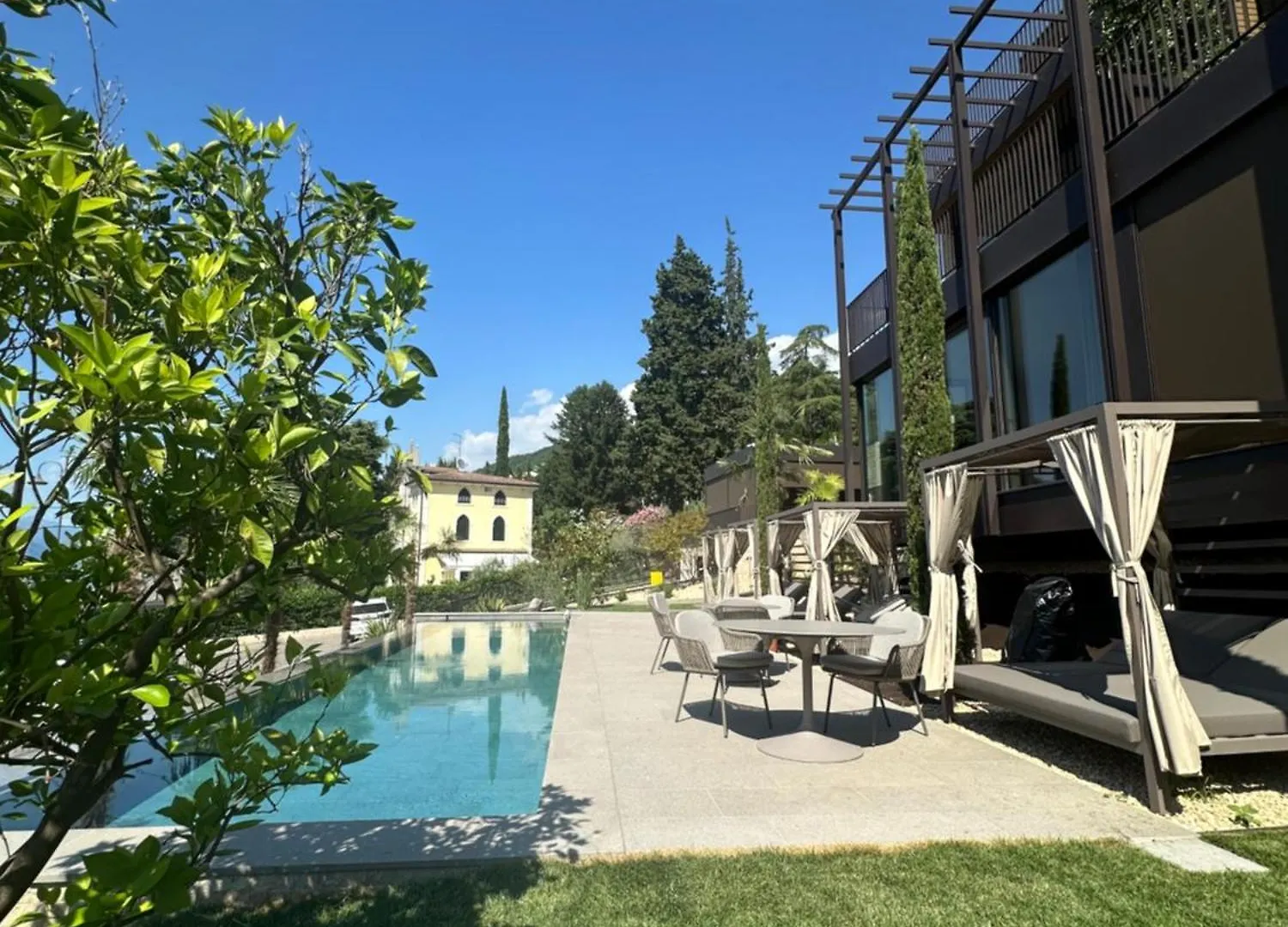 New Opening!! Luxury Apartments La Baia Torri Del Benaco