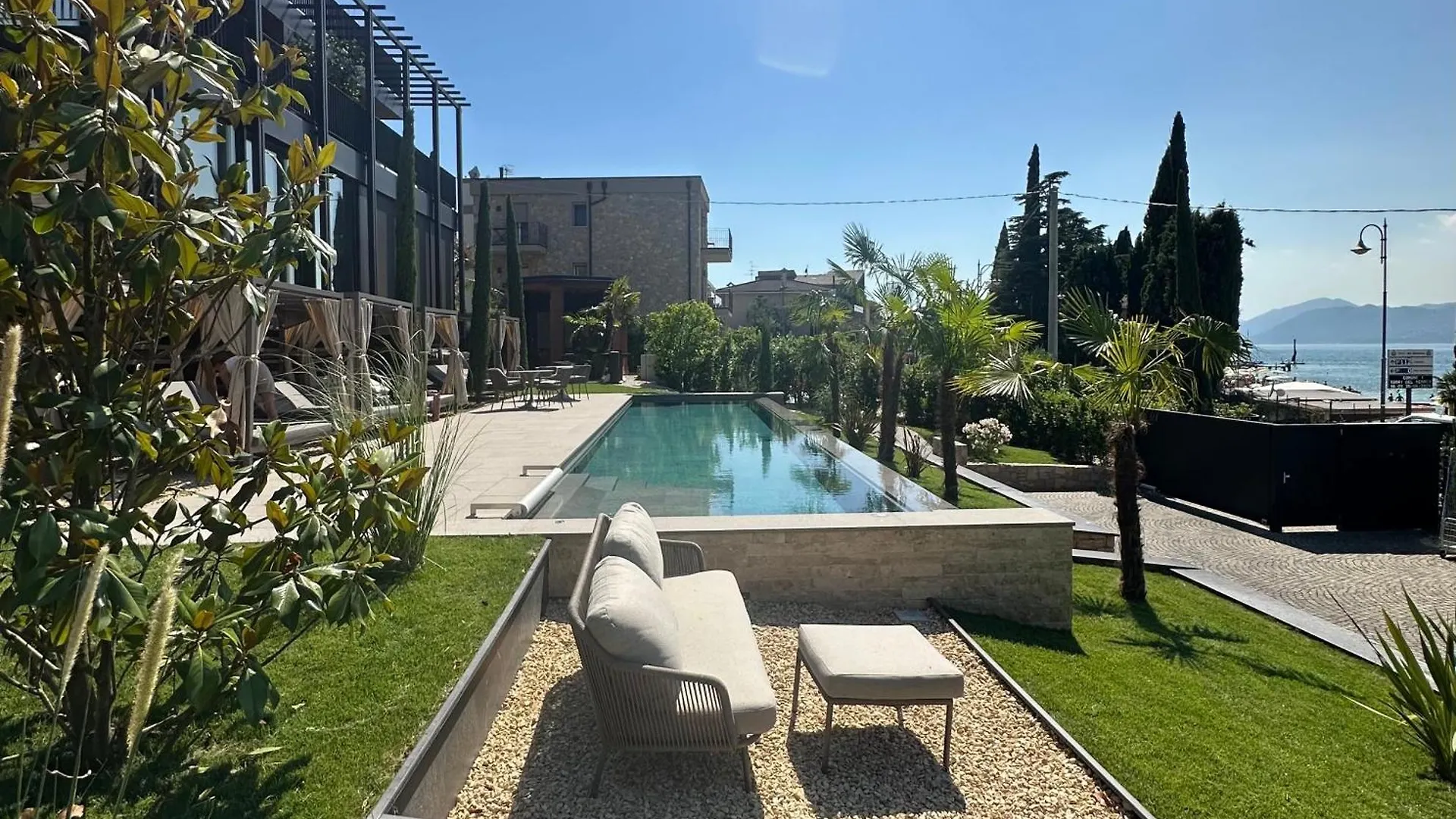 New Opening!! Luxury Apartments La Baia Torri Del Benaco