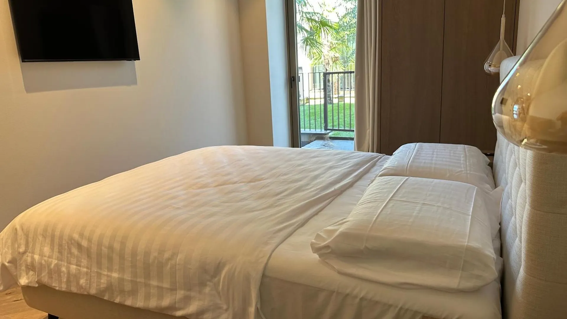 New Opening!! Luxury Apartments La Baia トッリ・デル・ベーナコ