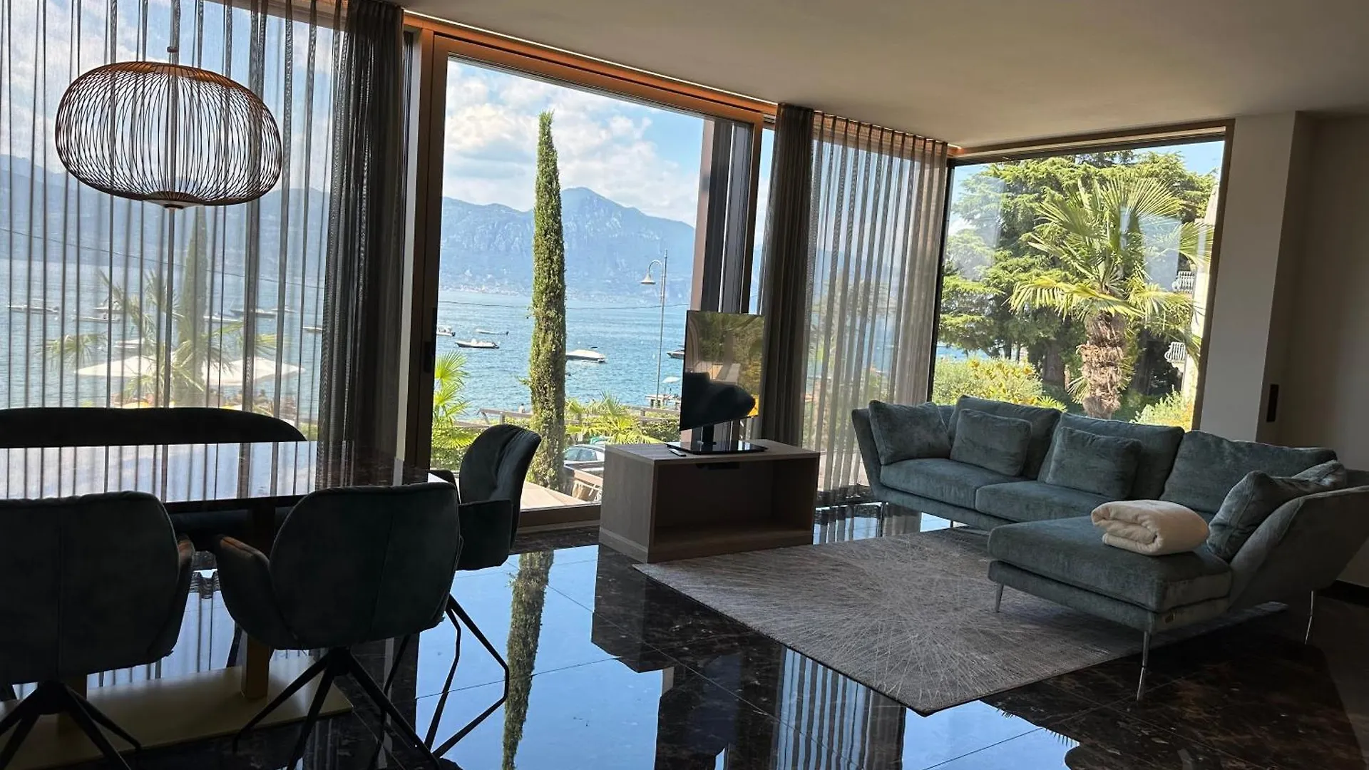 New Opening!! Luxury Apartments La Baia トッリ・デル・ベーナコ