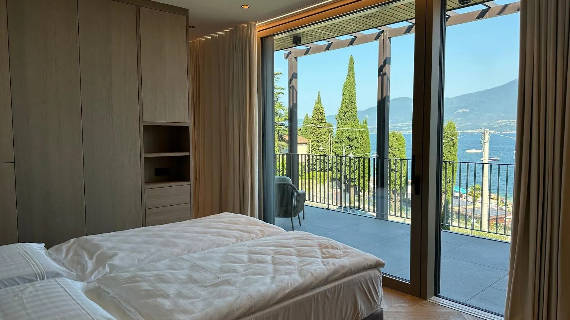 New Opening!! Luxury Apartments La Baia Torri Del Benaco